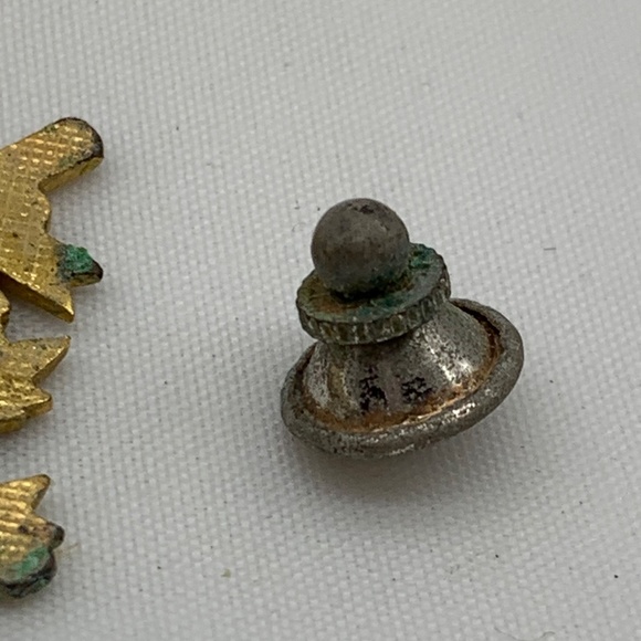 Vintage 90s New York Yankees Gold Tone Collectible Lapel Pin - Picture 8 of 10